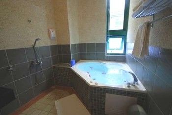 Hotel Green Window