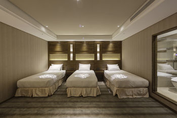 Green World Station Hotel