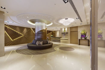 Green World Station Hotel