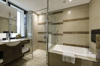 Green World Station Hotel