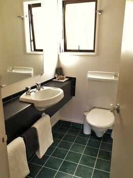 Cable Court Motel