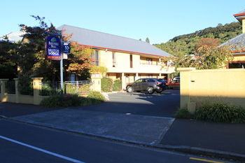 Alhambra Oaks Motor Lodge
