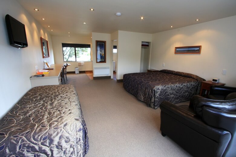 Commodore Motels