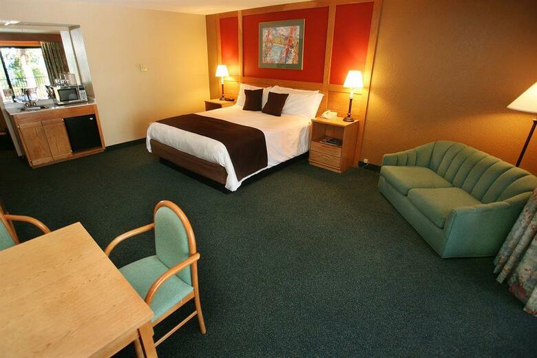 Hotel Inn By The Lake
