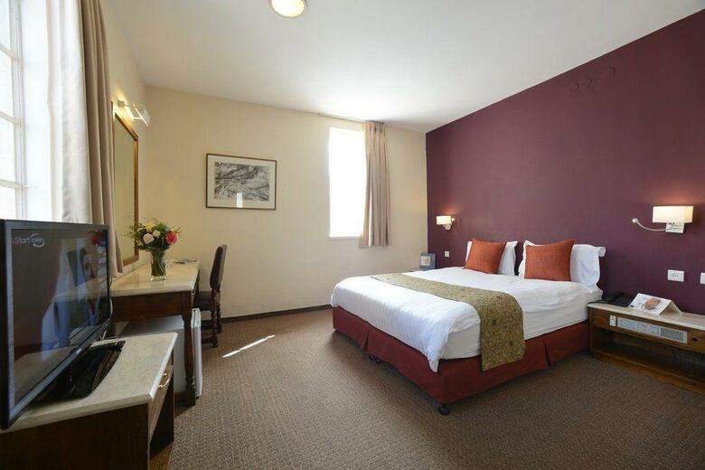 Ymca Three Arches Hotel