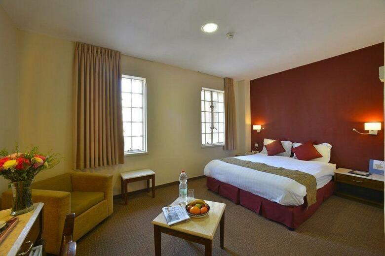 Ymca Three Arches Hotel