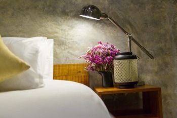 Yellow Pillow Hotel