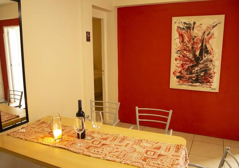 Uvas Apartments