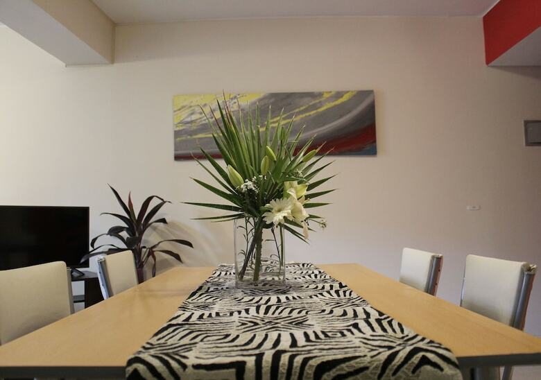 Uvas Apartments