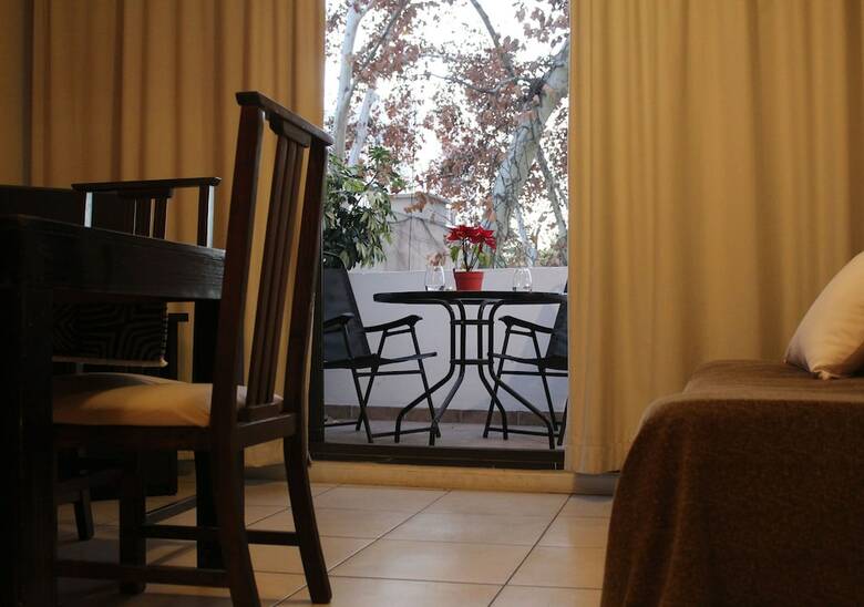 Uvas Apartments