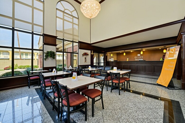 Hotel Quality Inn & Suites