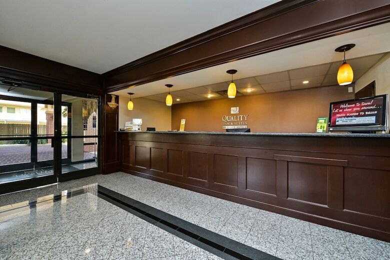 Hotel Quality Inn & Suites