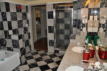 Bed & Breakfast Ocean Inn And Suites