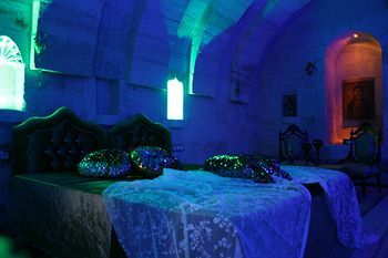 Cave Art Hotel