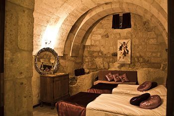 Cave Art Hotel