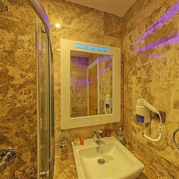 Hotel Camelot Boutique & Beach