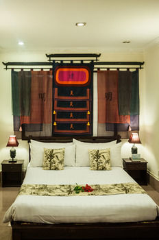 Red Hibiscus Hotel