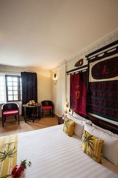 Red Hibiscus Hotel