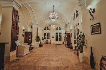 Aparthotel Chateau The Meliya