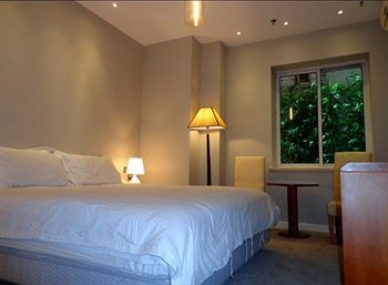 8 Art Hotel