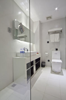 8 Art Hotel