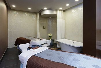 The Hilton Richmond Hotel & Spa / Short Pump