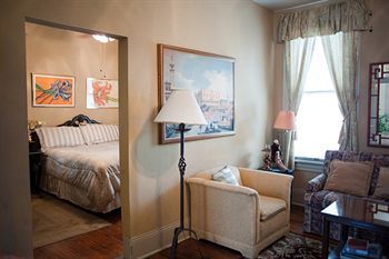 Arbor House Suites Bed And Breakfast