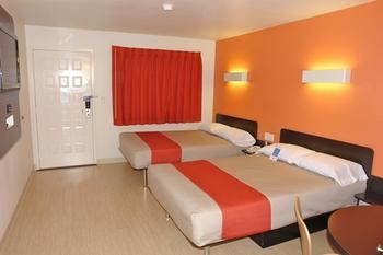Motel 6 San Antonio-splashtown