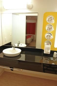 Motel 6 San Antonio-splashtown
