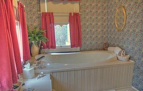 Oliver Inn Bed And Breakfast