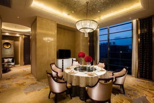 Hotel Hilton Wuhan Riverside