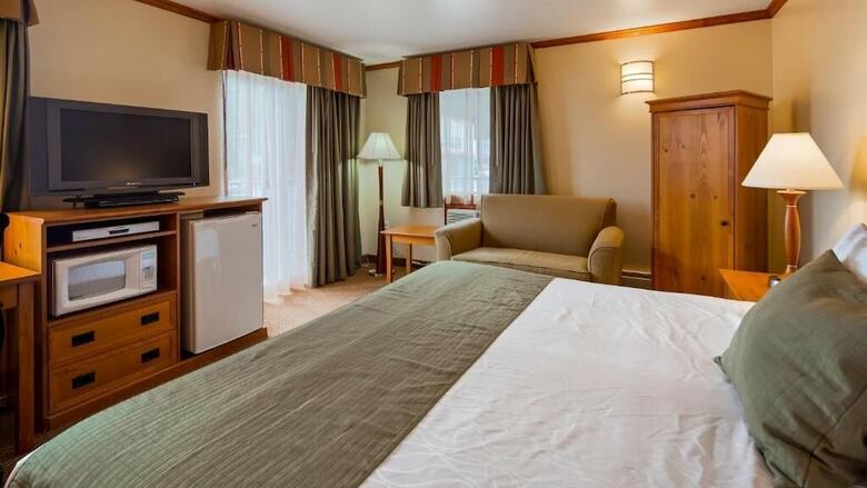 Best Western Plus Edgewater Hotel