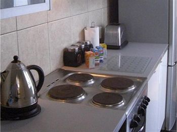 Hotel Ei8ht Brighton Apartments - Guest House