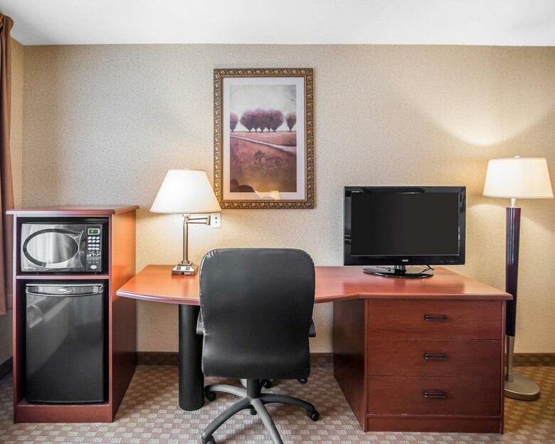 Hotel Sleep Inn And Suites Salina
