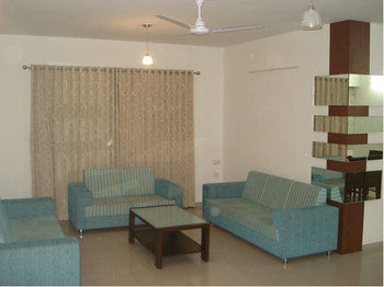 Residencia 10 Blossoms Hospitality Services