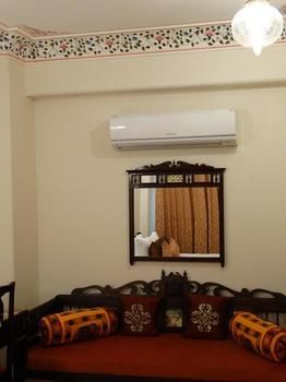 Hotel Umaid Residency