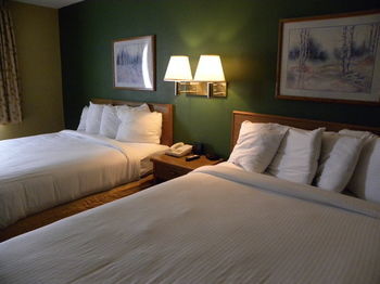 Hotel New Victorian Inn And Suites