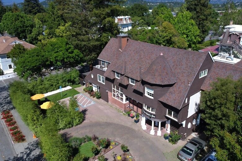 Hostal Cedar Gables Inn