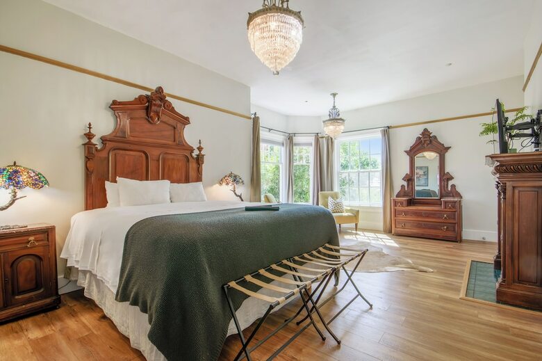 Hostal Cedar Gables Inn