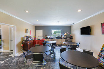 Hotel Econo Lodge And Suites