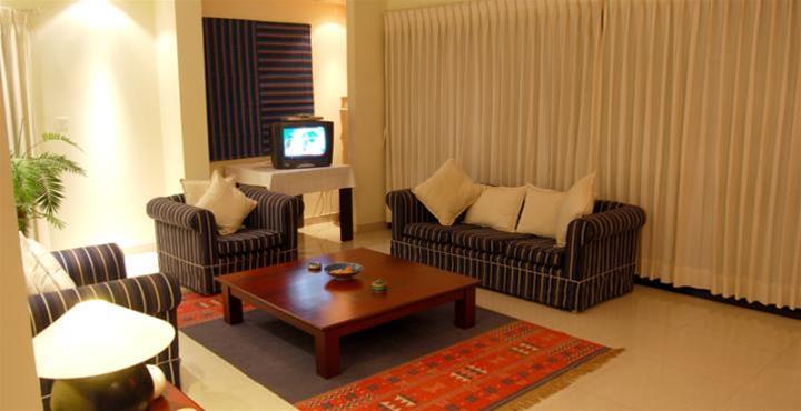 Hotel Sterling Suites Langford Town