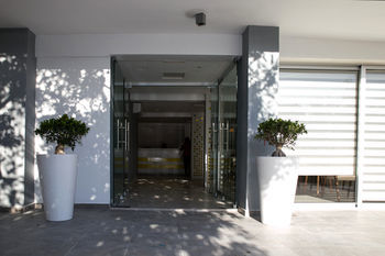 Flora Maria Aparthotel