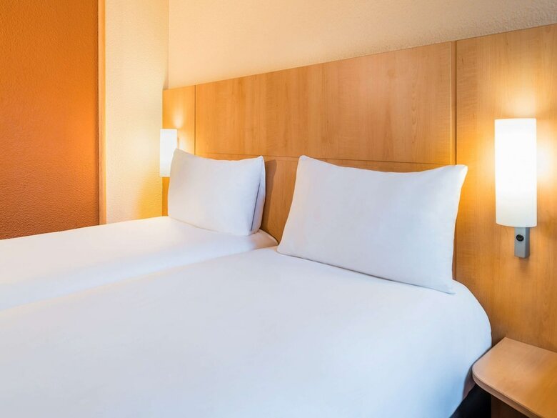 Hotel Ibis Paris Pont De Suresnes