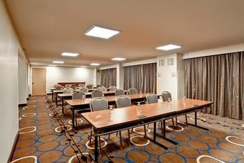Doubletree By Hilton Hotel Pleasanton At The Club