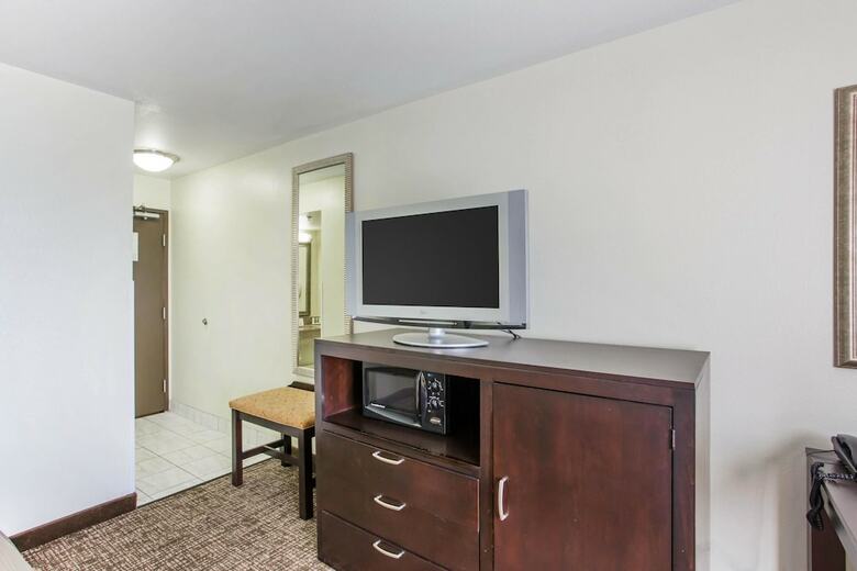 Hotel Baymont Inn And Suites Franklin