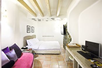Hotel M