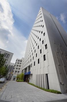 Golden Tulip M Seoul Hotel