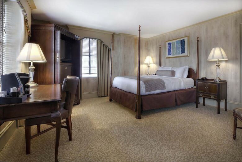 The Dunhill Hotel