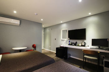 17th Hotel