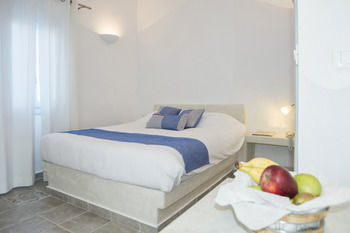 Hotel Blue Dolphins Apartments & Suites